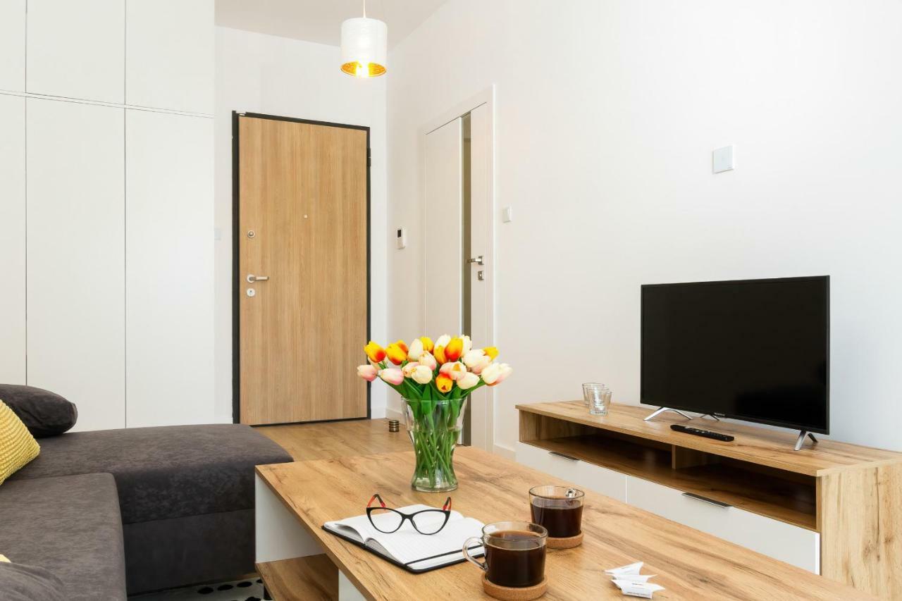 Apartments Zajezdnia Wrzeszcz Gdansk Grudziadzka By Noclegi Renters Eksteriør bilde
